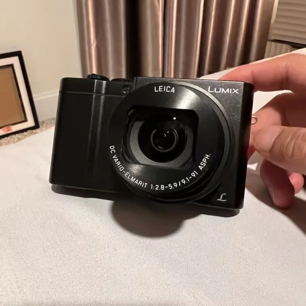 Umi / Lumix Style Compact Digital Camera — Black